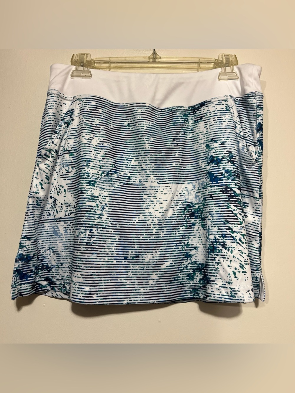PGA Tour White Skort with Blue Teal Abstract Stripe Print